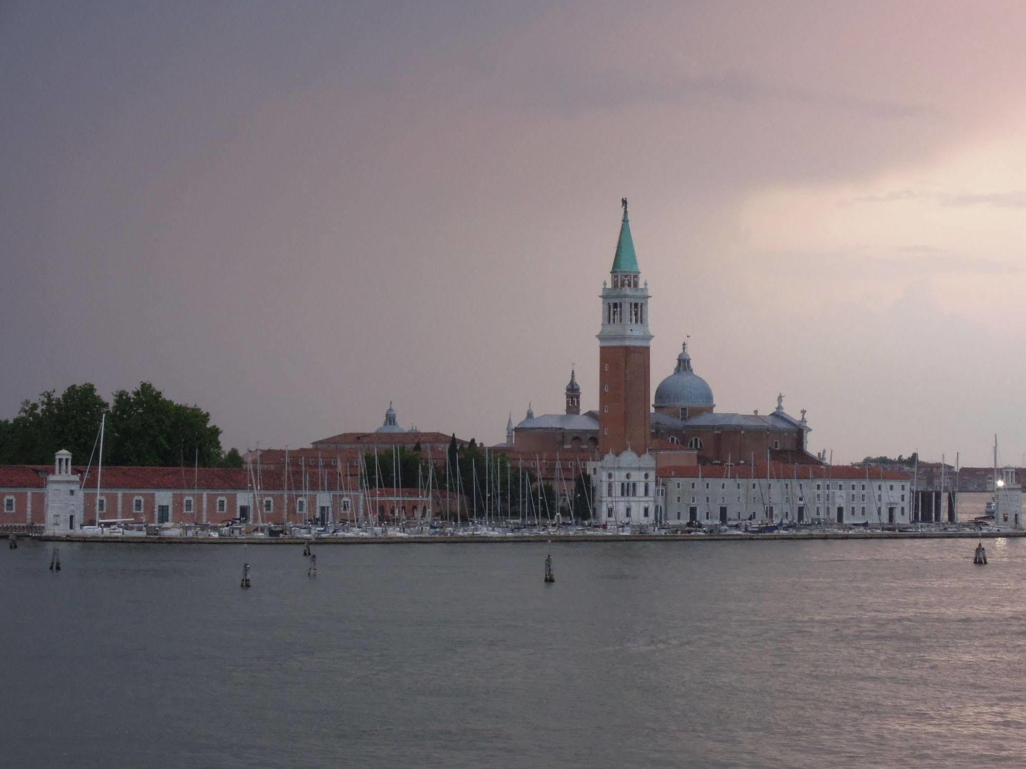 Ca' Delfina Holiday Home Venecia Exterior foto