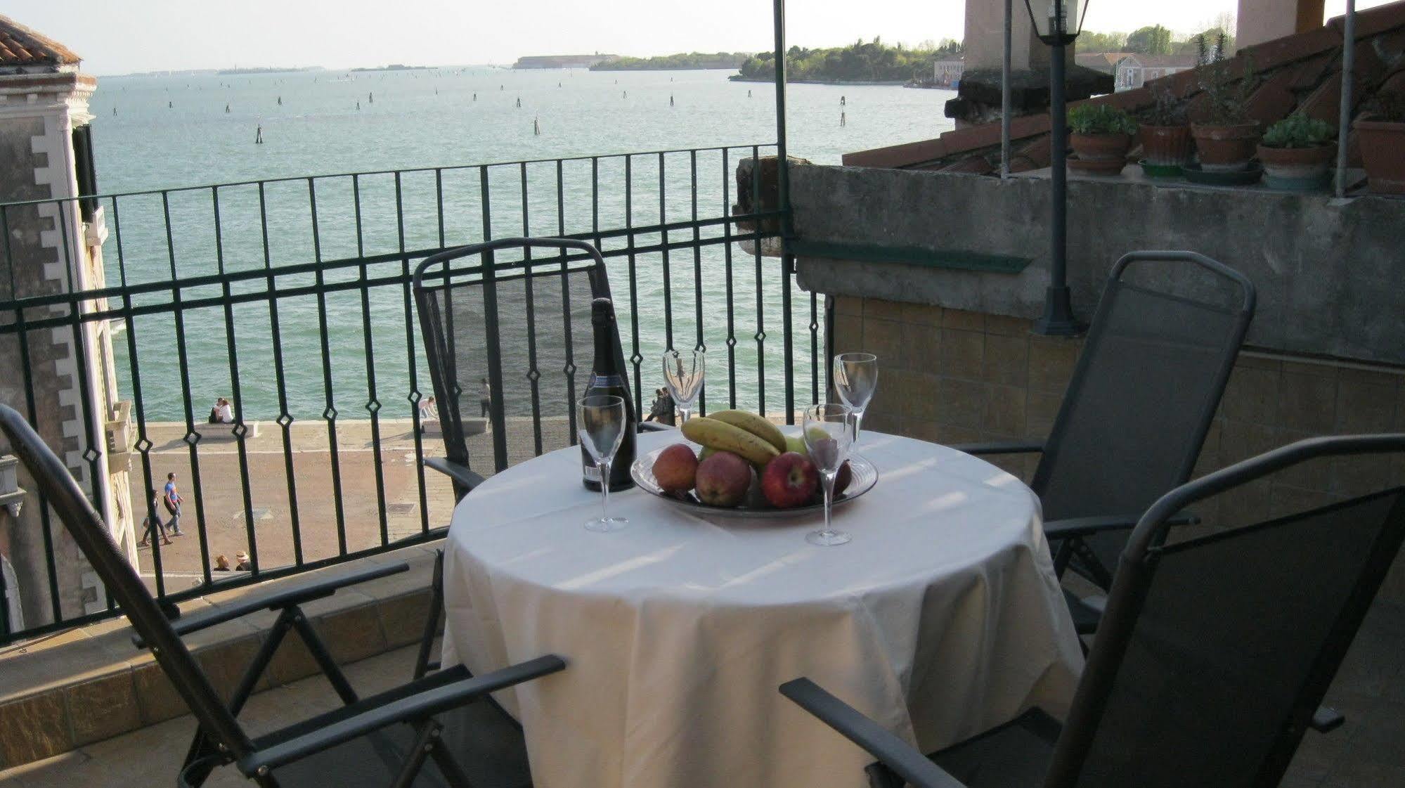 Ca' Delfina Holiday Home Venecia Exterior foto
